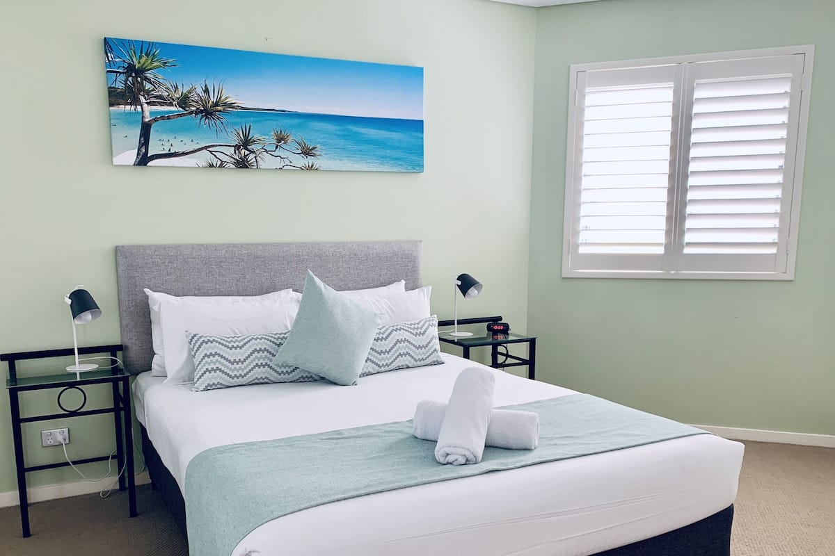 Resort Three Bedroom Ocean View Apartment | Premium bedding, blackout drapes, iron/ironing board, WiFi (free)