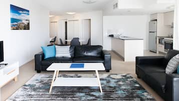 Resort Two Bedroom Ocean View Apartment | Private kitchen | Electric kettle, dining tables