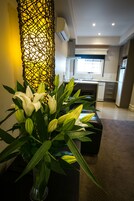 Colchones con acolchado adicional, escritorio, sistema de insonorización