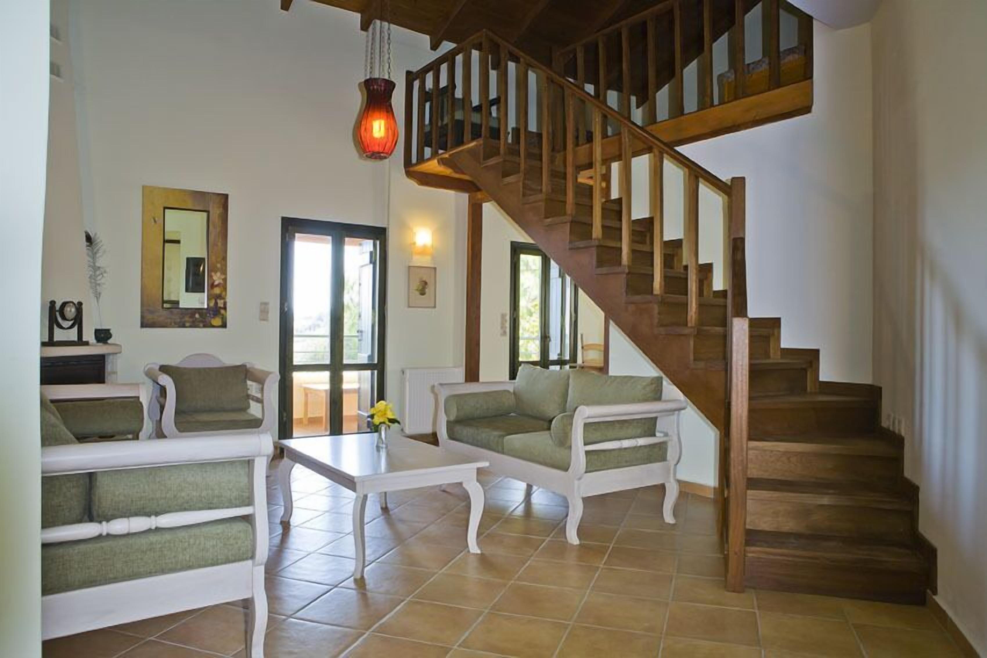 Ferienhaus, 3 Schlafzimmer | Wohnbereich | 24-Zoll-Fernseher mit Kabelempfang, Kamin