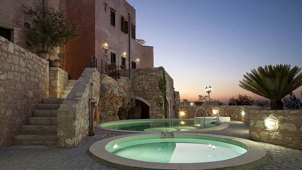 2 outdoor pools, pool umbrellas, sun loungers - Kastellos Village (Georgioupolis)