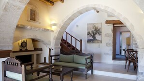24-inch TV with cable channels, fireplace - Kastellos Village (Georgioupolis)