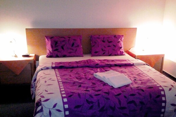 خزنة داخل الغرفة ومكتب وواي فاي مجانًا وملاءات أسرّة