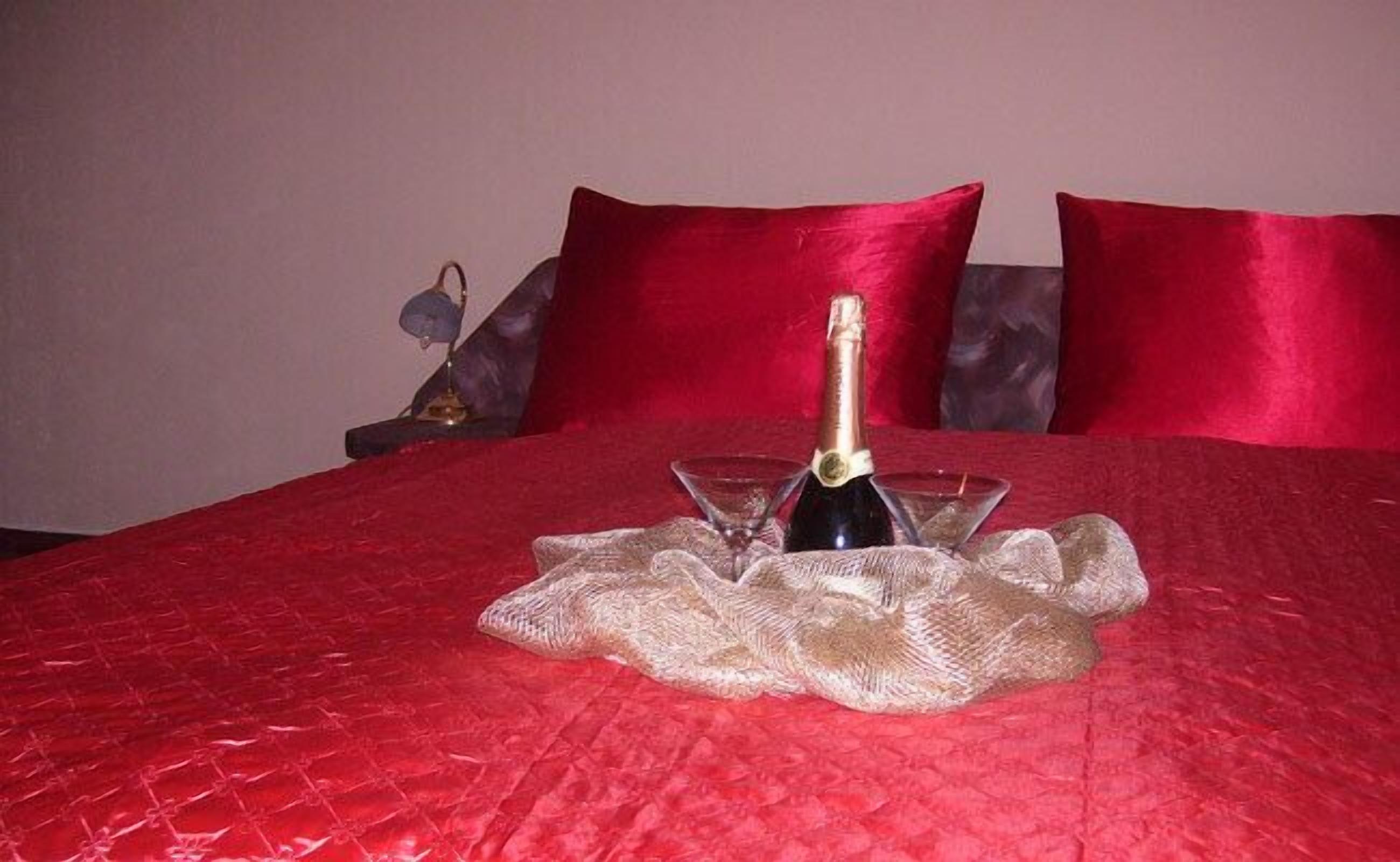 Suite | In-room safe, desk, free WiFi, bed sheets