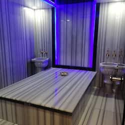 Couples treatment room(s), sauna, Turkish bath/hammam, body treatments