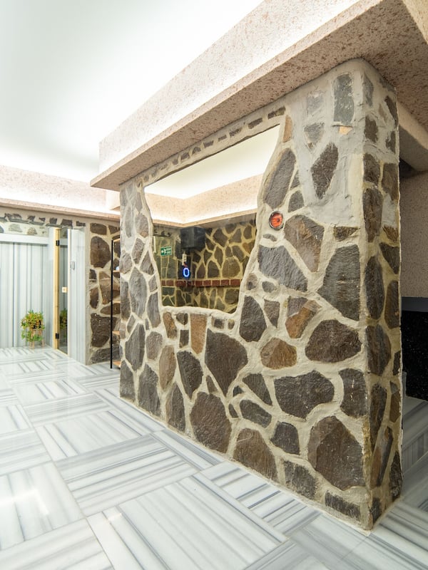 Couples treatment room(s), sauna, Turkish bath/hammam, body treatments
