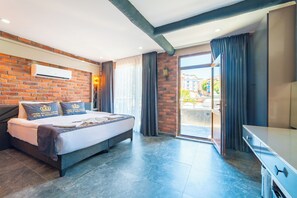 品质套房, 1 间卧室, 城市景观 | 浴室 | 免费洗浴用品、吹风机、拖鞋、毛巾