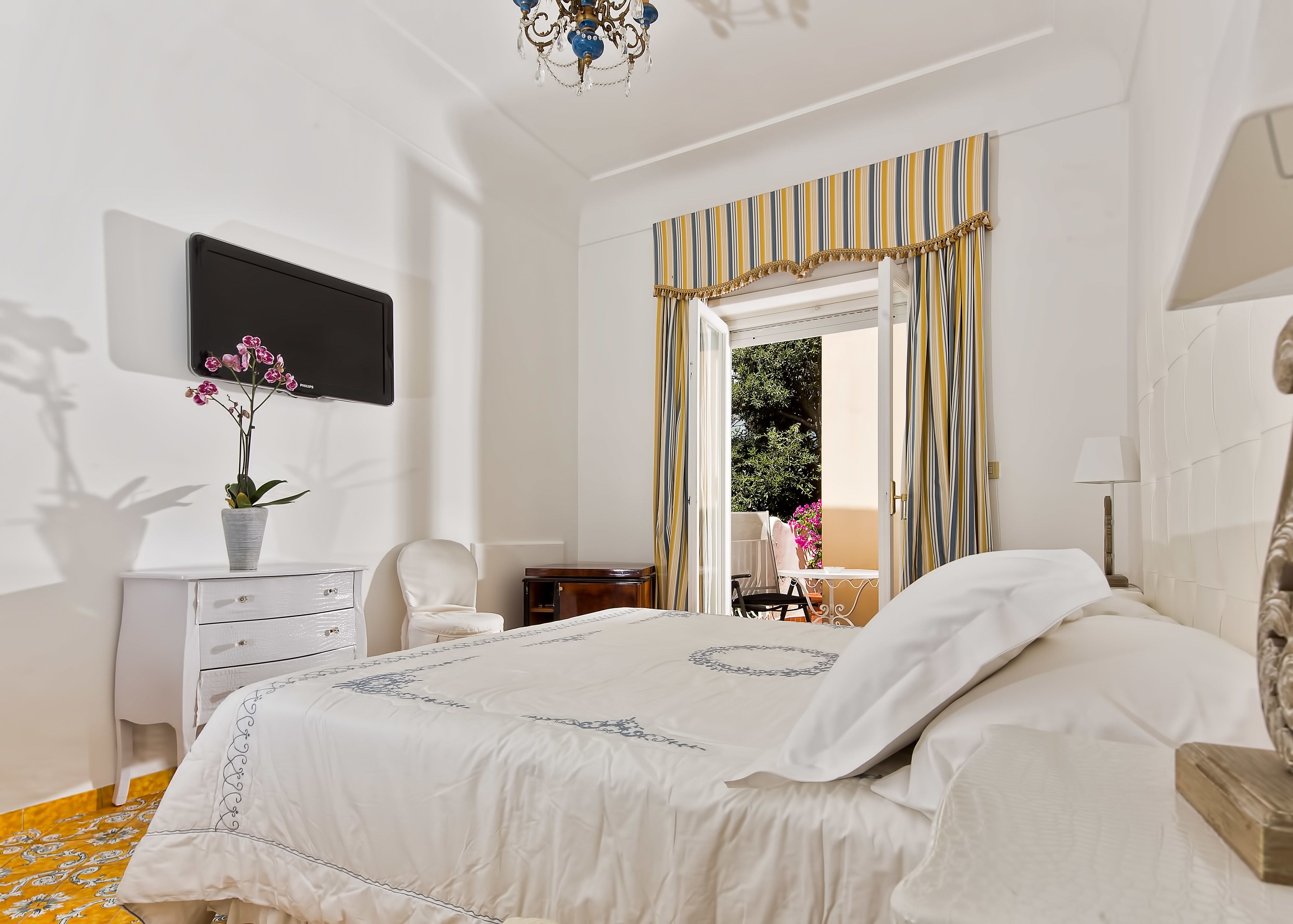 minibar, in-room safe, desk, rollaway beds