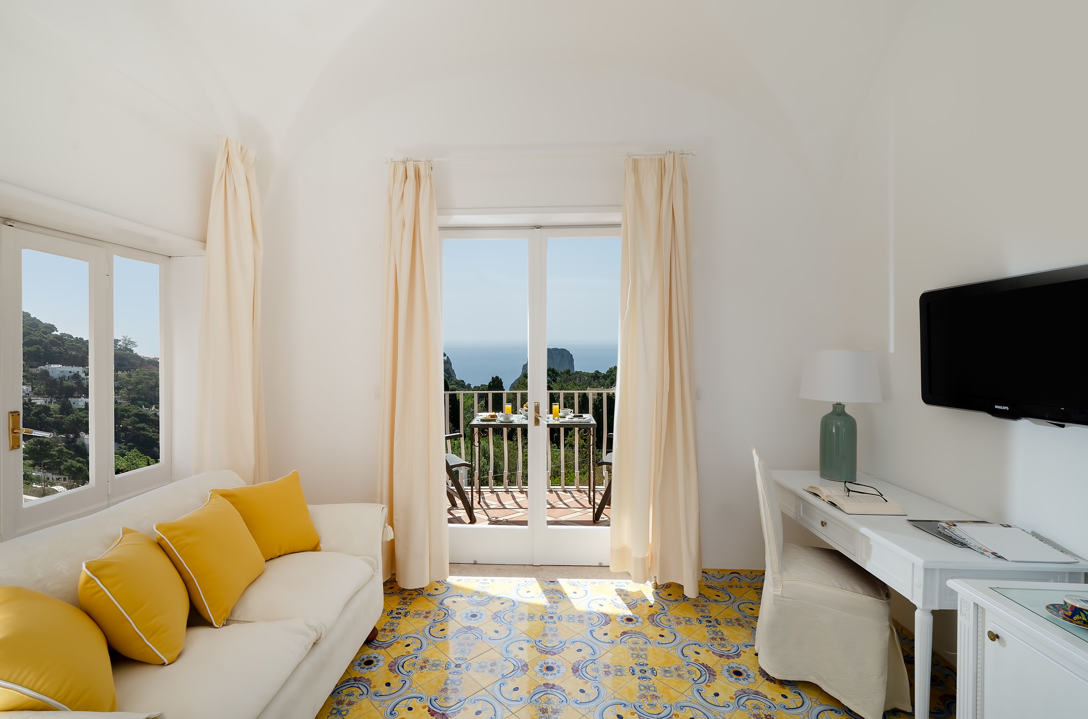 junior suite, 1 double bed, balcony, sea view | minibar, in-room safe, desk, rollaway beds