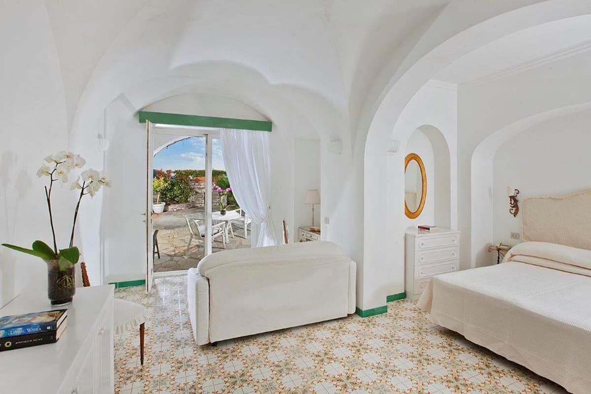 junior suite, terrace, garden view | minibar, in-room safe, desk, rollaway beds