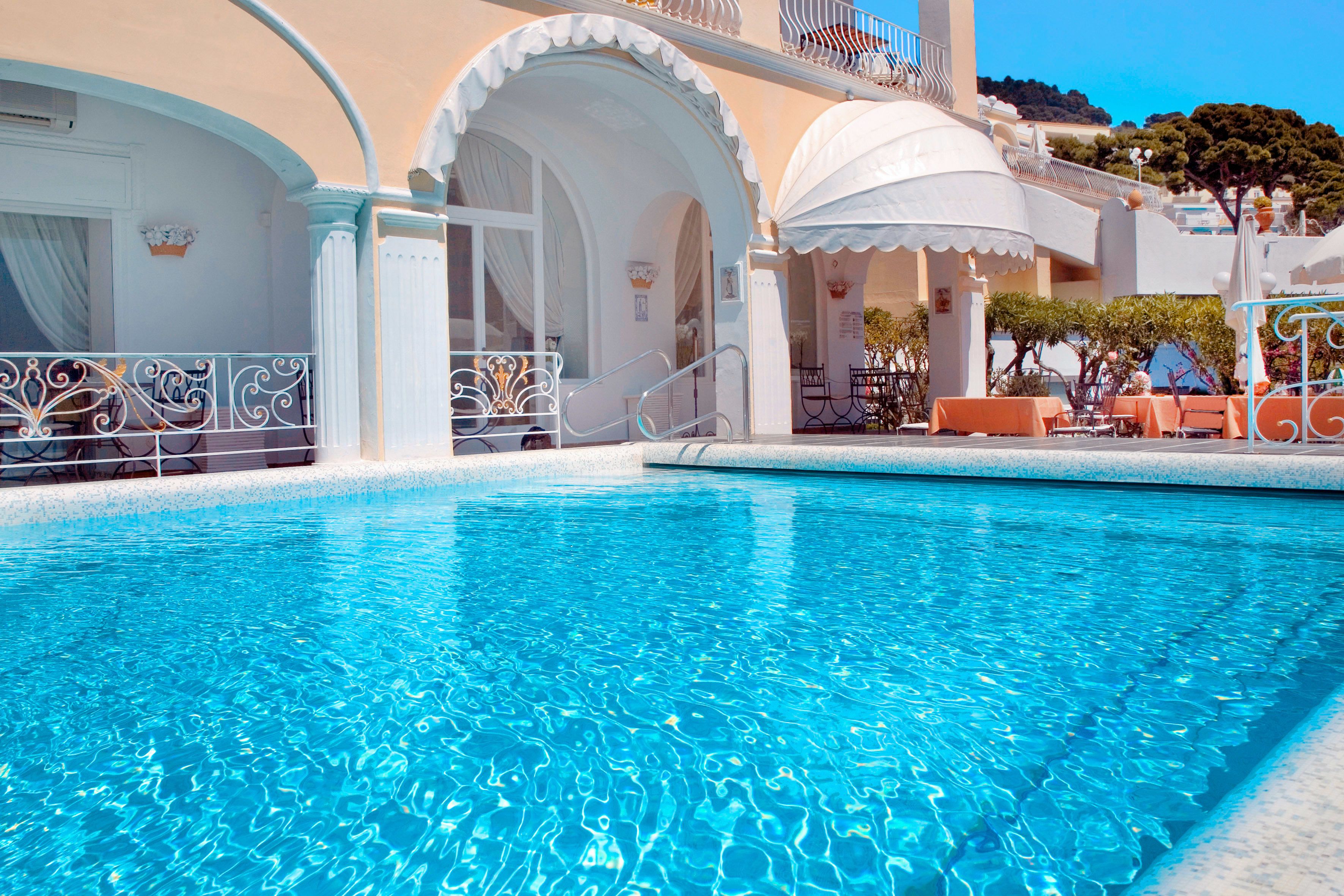 Seasonal outdoor pool, pool umbrellas, sun loungers