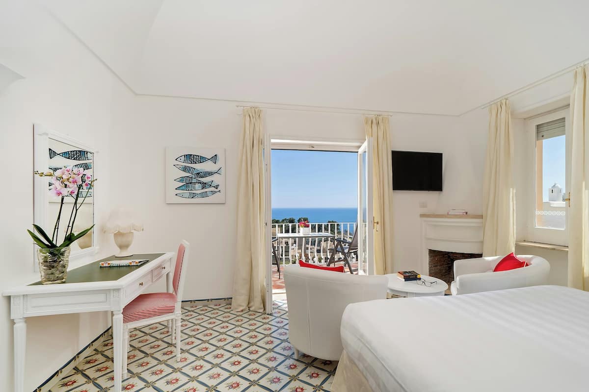 Junior Suite, Sea View | Minibar, in-room safe, desk, free WiFi