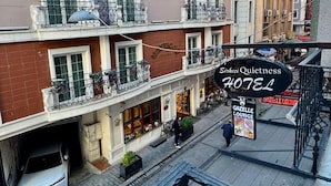 Hypo-allergenic bedding available, minibar, in-room safe, soundproofing - Sirkeci Quietness Hotel (Istanbul)