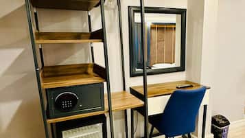 Habitación triple Deluxe | 1 dormitorio, ropa de cama hipoalergénica, minibar y caja fuerte