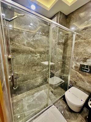 Standard Double Room | Bilik Mandi | Pancuran mandi, hulu semburan mandi hujan 