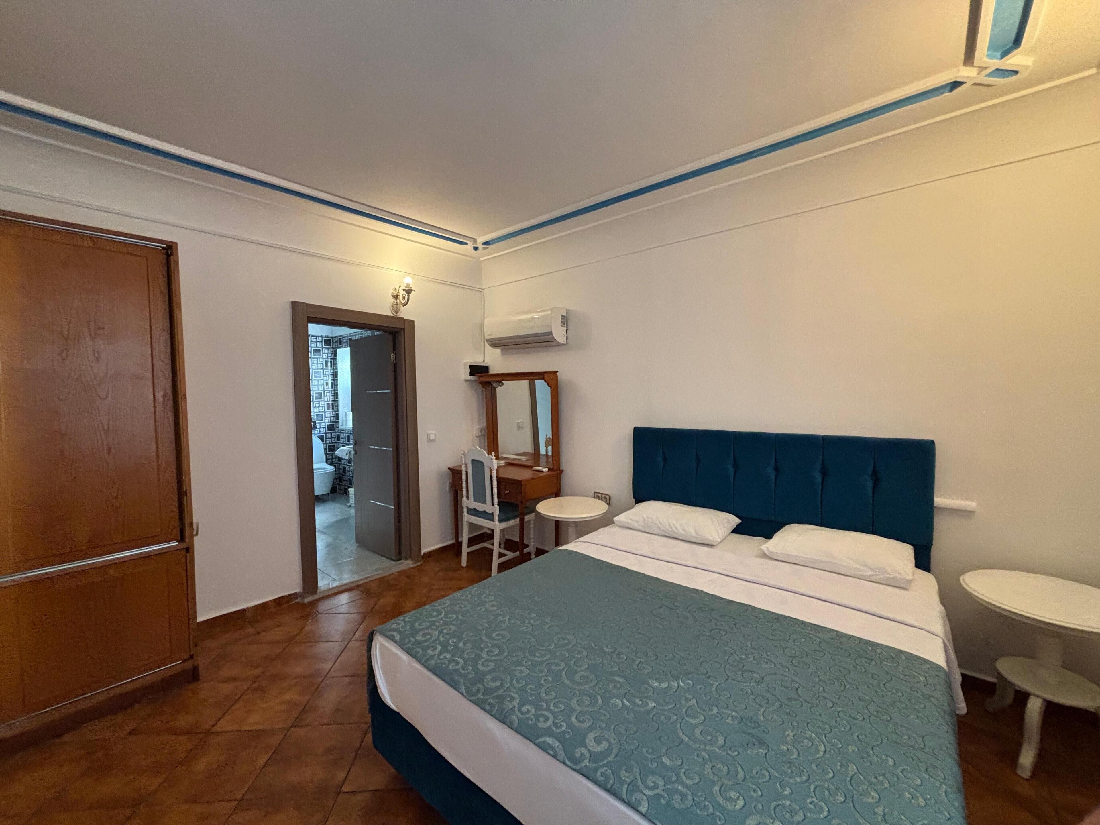 Suite, 1 Bedroom, Garden View | Premium bedding, minibar, in-room safe, laptop workspace