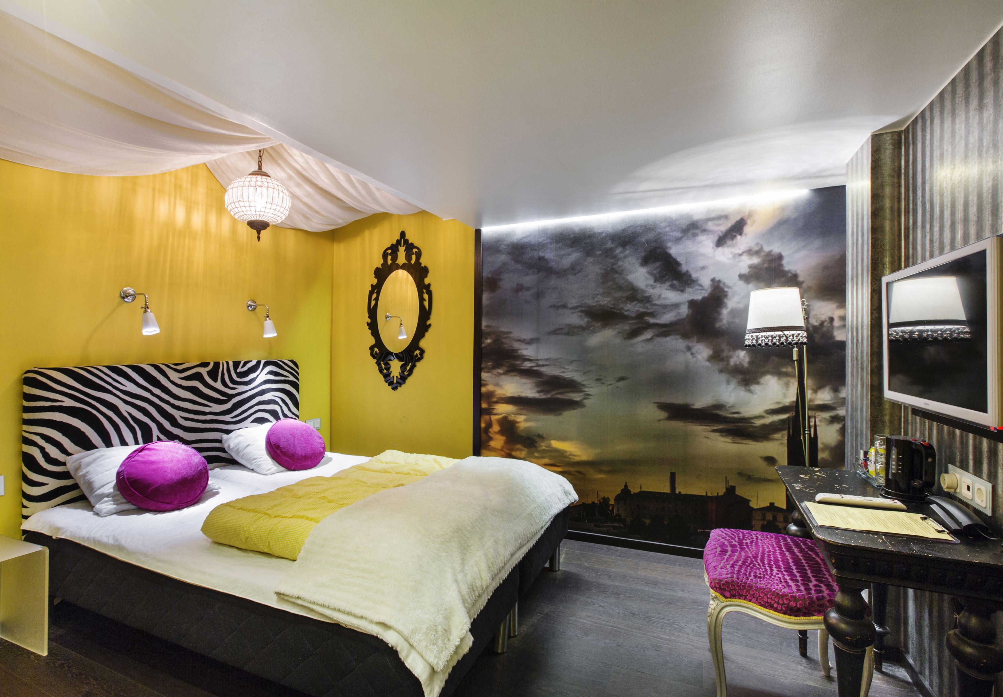 Twin Room (Private Bathroom, No Windows) | Hypo-allergenic bedding, individually decorated, individually furnished