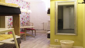 4-Bed Room (Shared Bathroom) | 低過敏寢具、筆電工作空間、免費搖籃/嬰兒床、免費無線上網