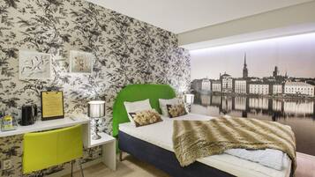 Twin Room (Private Bathroom, No Windows) | Ropa de cama hipoalergénica y decoración personalizada