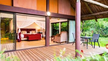 Luxury Suite, 1 Queen Bed | 1 bedroom, desk, iron/ironing board