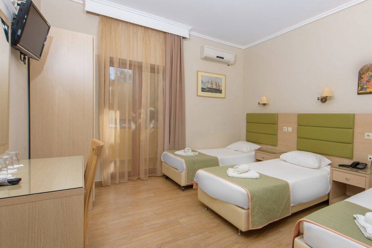 Triple Room | Minibar, in-room safe, desk, cribs (free)