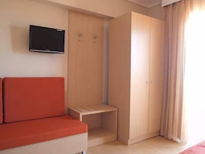 Single Room | Minibar, in-room safe, desk, free cribs/infant beds - Hotel Princess (Aristotelis)