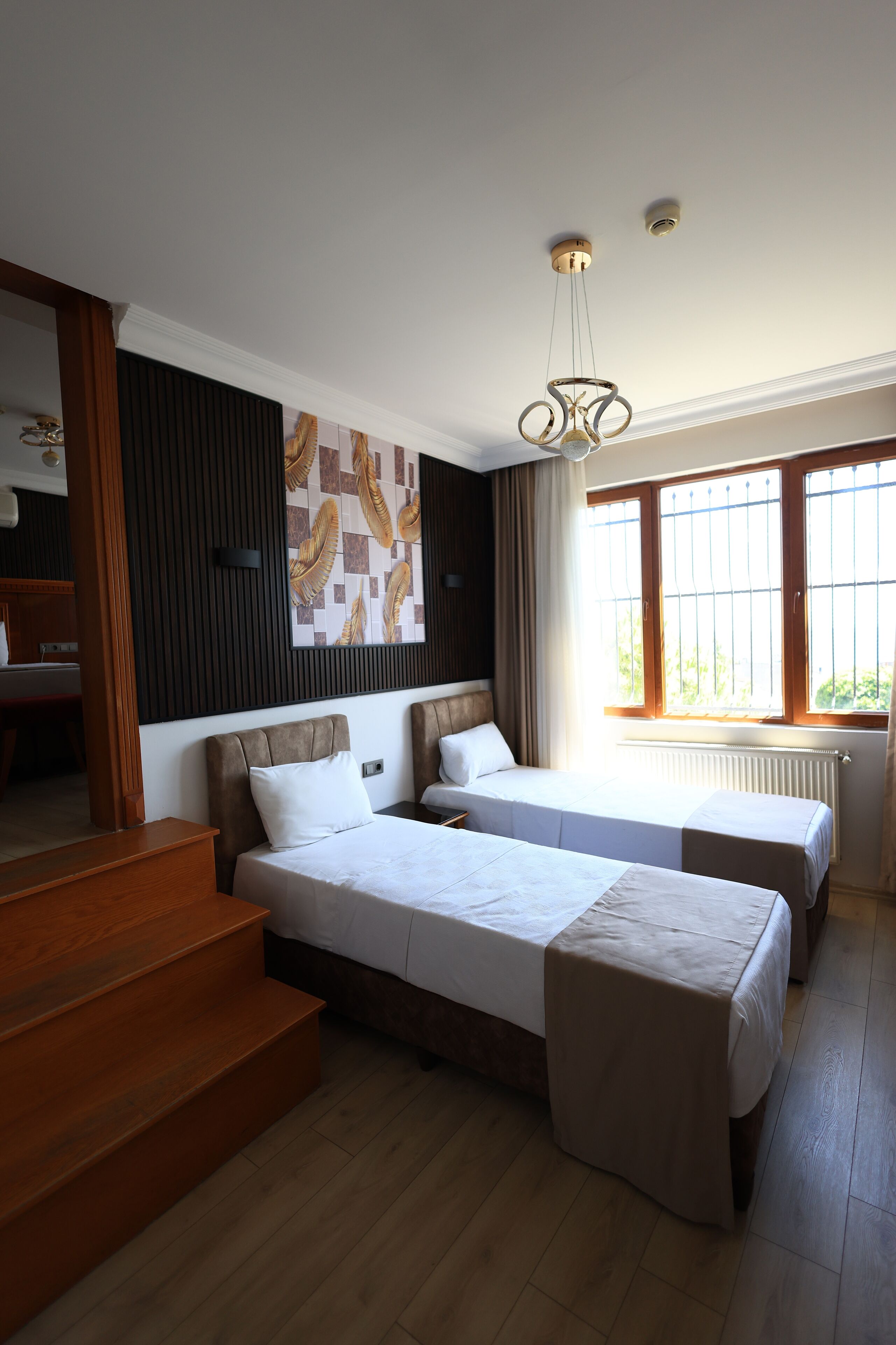 Familieværelse til 4 personer | Minibar, skrivebord, mørklægningsgardiner, lydisolering