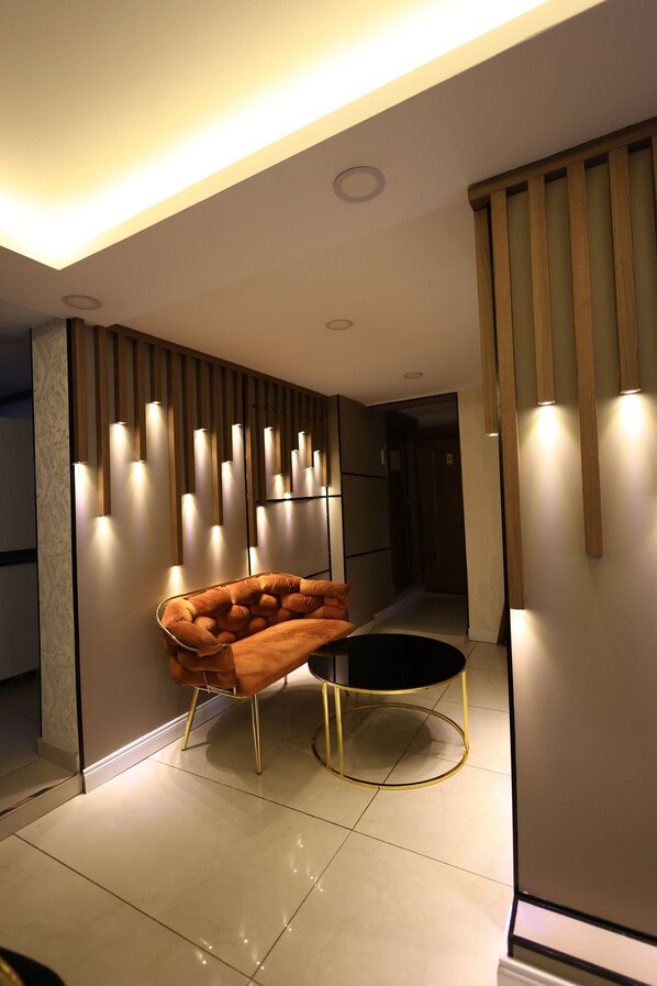 Lobby sitting area - Hotel New House (Istanbul)