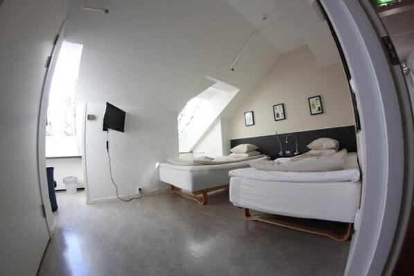 Desk, soundproofing, iron/ironing board, free WiFi