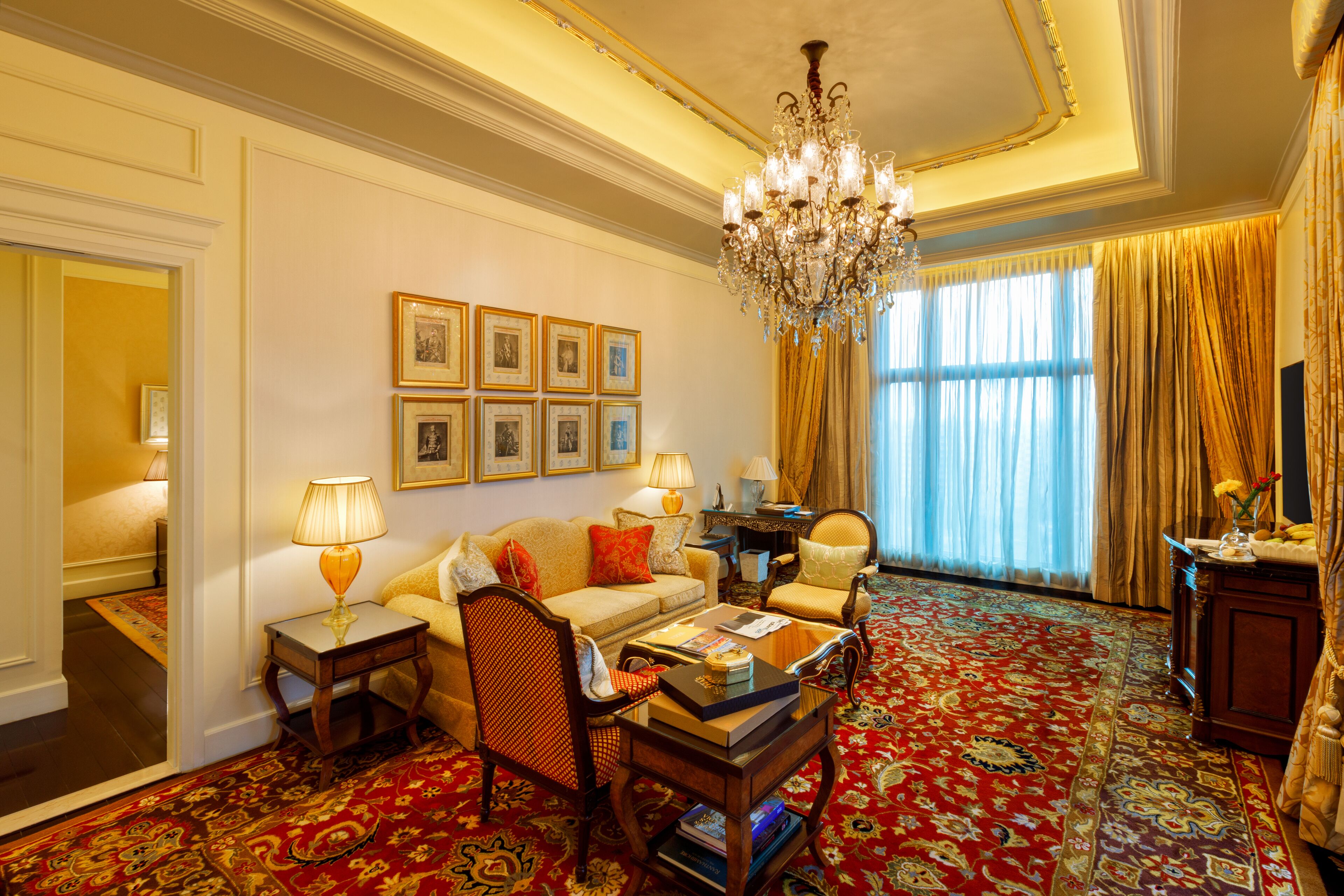 Royal suite (with Plunge Pool) | Woonkamer | Televisie