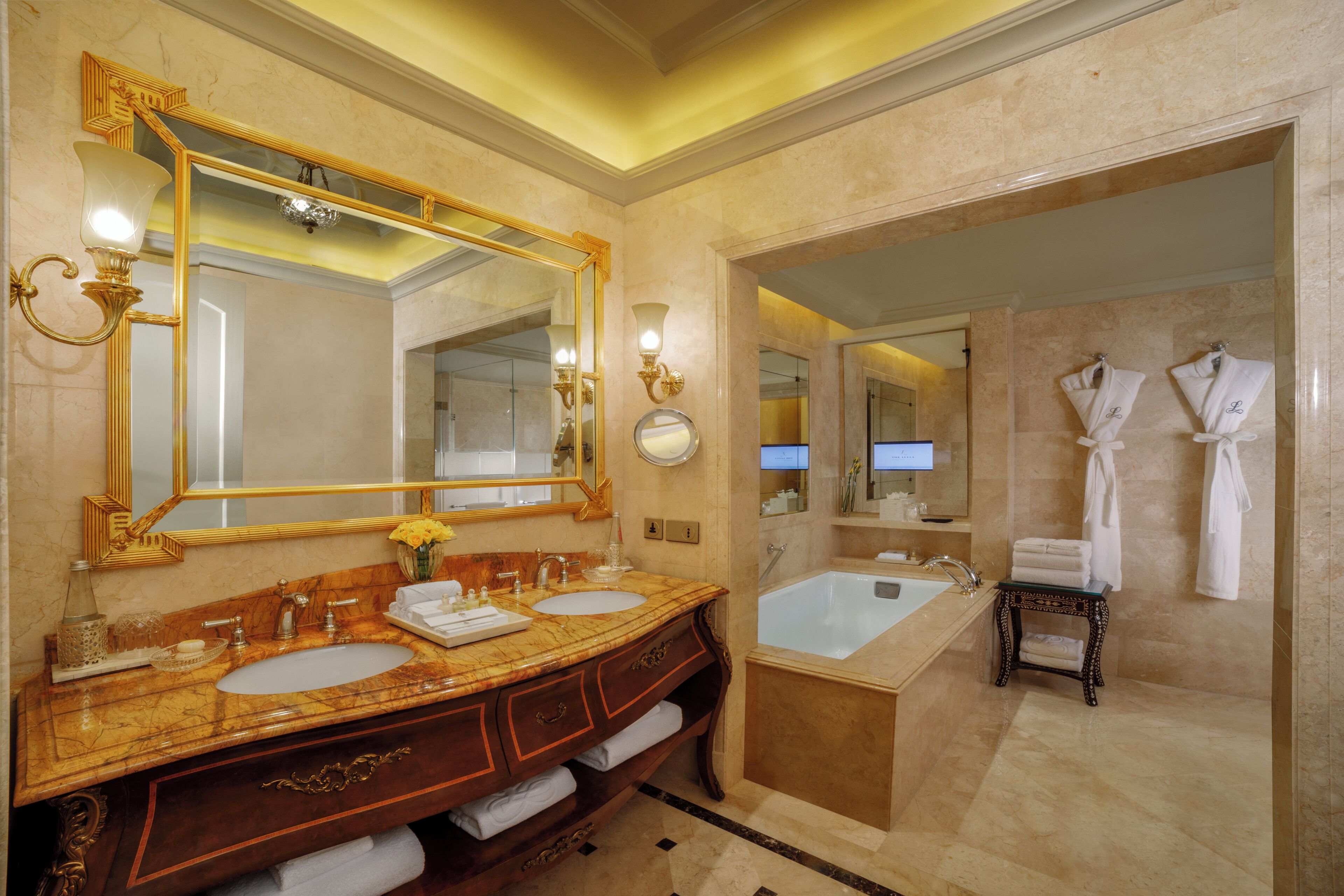 Combined shower/bathtub, deep-soaking bathtub, rainfall showerhead