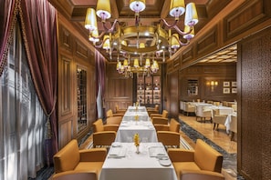 4 restaurants, breakfast, lunch, dinner served; international cuisine