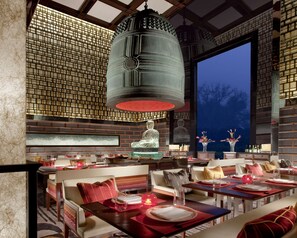 4 restaurants; breakfast, lunch, dinner, and brunch served - The Leela Palace New Delhi (New Delhi)