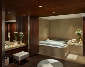 Salas de tratamiento para parejas, un sauna, baño turco