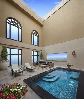  Maharaja Suite with Pool  | Egyptian cotton sheets, premium bedding, down duvets, memory-foam beds
