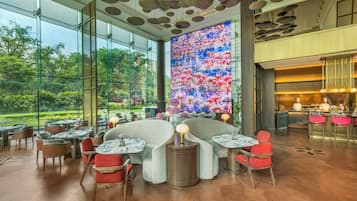 4 restaurants, spécialités Cuisine internationale