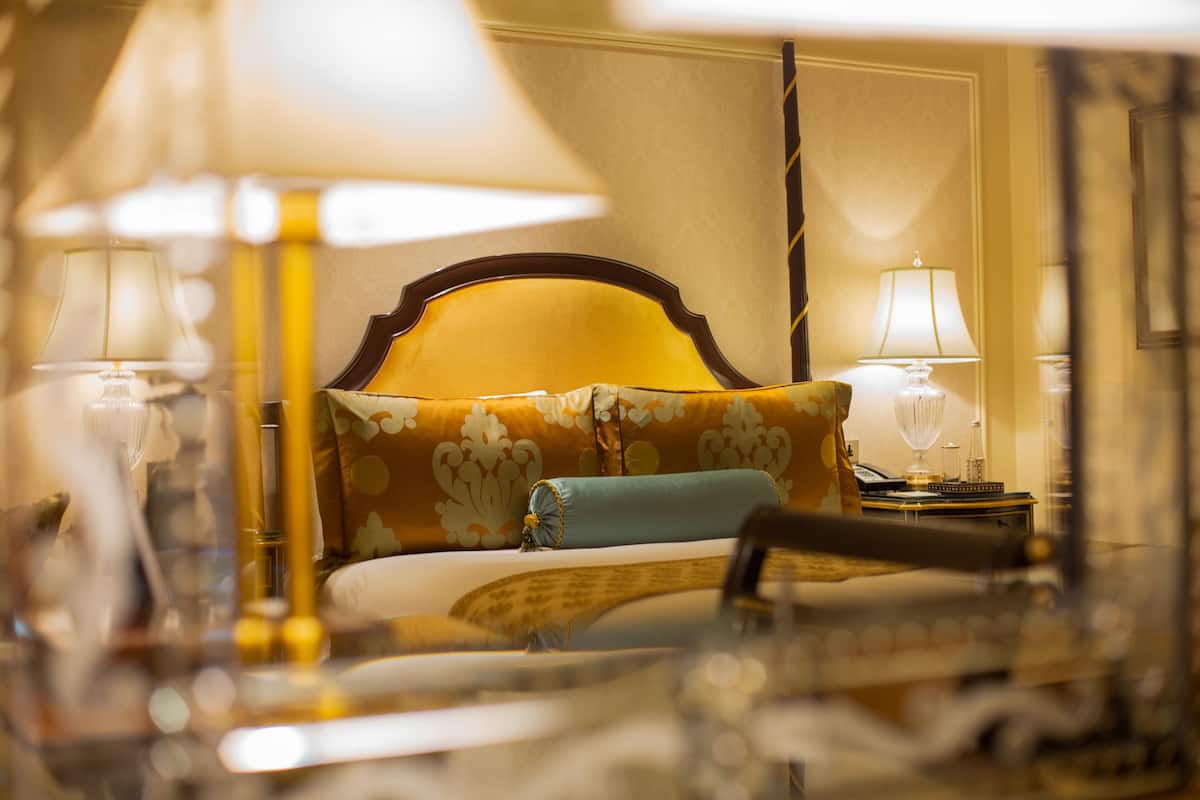 1 bedroom, egyptian cotton sheets, premium bedding, down duvets