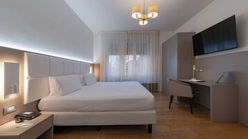 Apartment, 1 Doppelbett, Küche | Daunenbettdecken, Zimmersafe, Schreibtisch, schallisolierte Zimmer