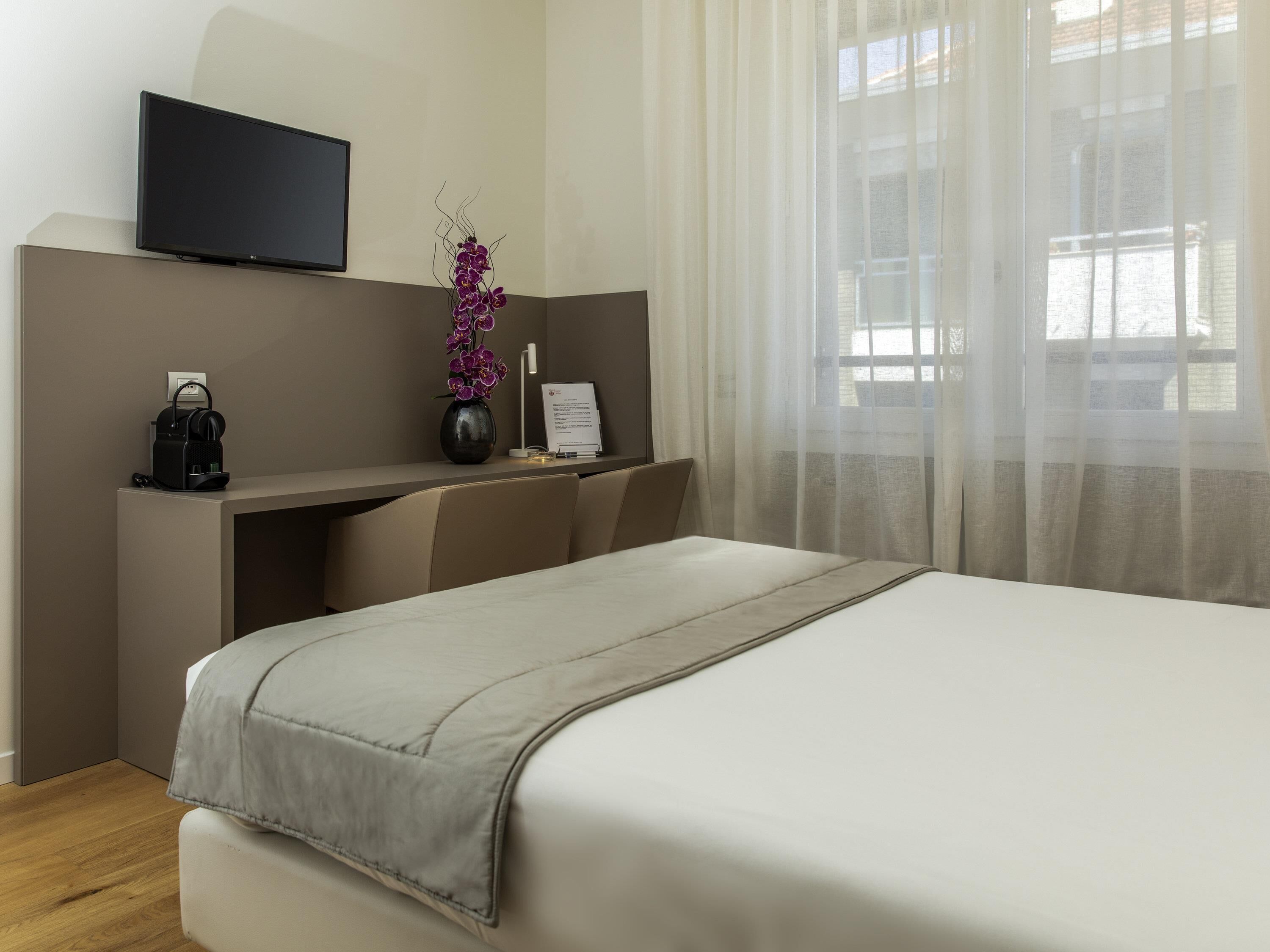 superior apartment, 1 double bed, kitchen | down duvets, in-room safe, desk, soundproofing