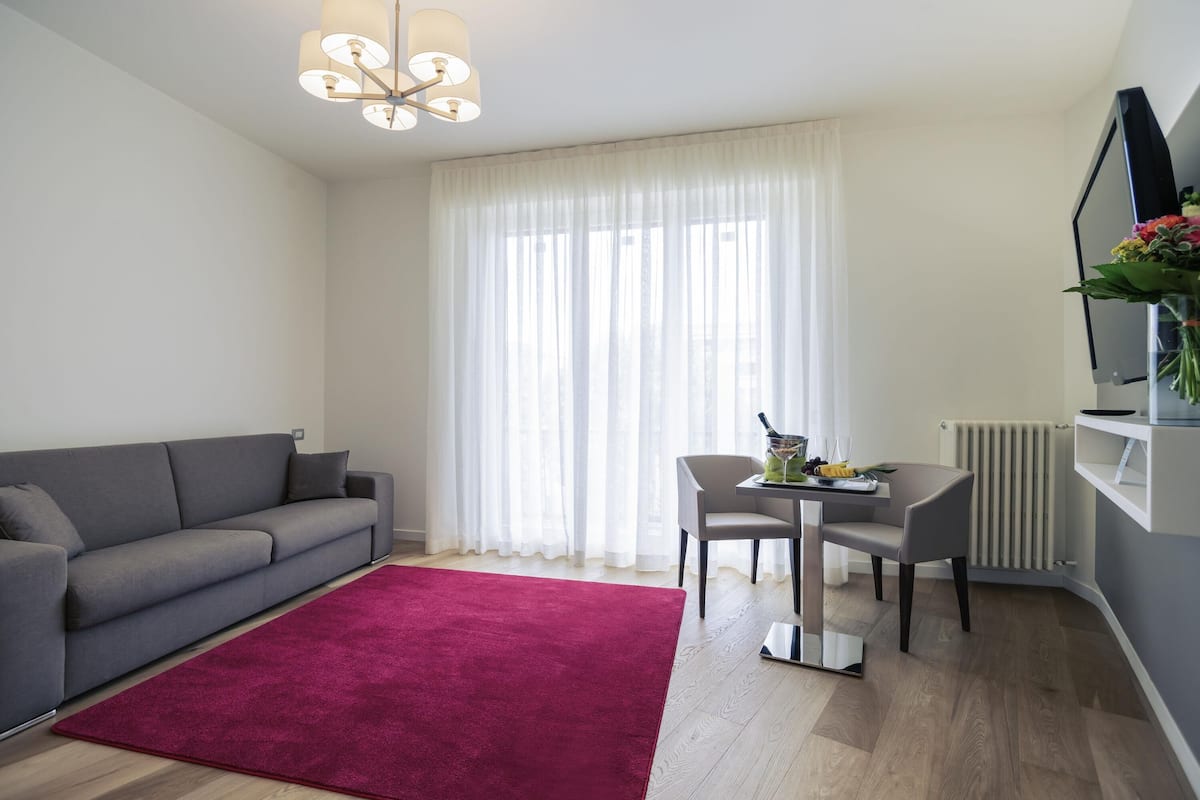 Couette en duvet d'oie, coffres-forts dans les chambres, bureau