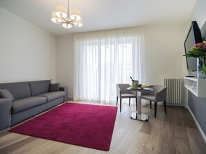 Daunenbettdecken, Zimmersafe, Schreibtisch, schallisolierte Zimmer