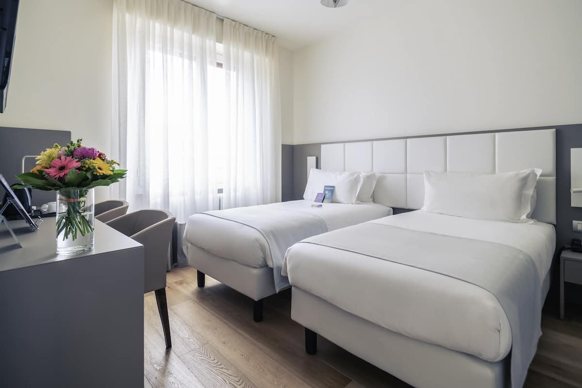 Apartment, 2 Bedrooms, Kitchen | Down duvets, in-room safe, desk, soundproofing