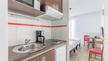 Refrigerador, microondas, lavavajillas, cafetera/tetera