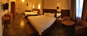 Twin Room | In-room safe, desk, blackout drapes, free WiFi - Robinhood Inn (Accra)