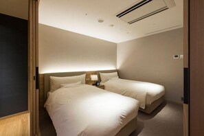 Deluxe Suite | Peralatan tempat tidur premium, gebar bulu kapas, peti besi dalam bilik 