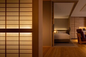 Suite exécutive | Literie de qualité, couette en duvet, coffre-fort, décor unique