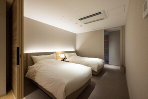 Premium bedding, down duvets, in-room safe, individually decorated - Arima Onsen Kinzan (Kobe)