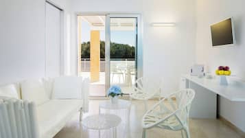 Suite Due Camere da letto con Vista mare | 2 間臥室、迷你吧、客房內保險箱、書桌
