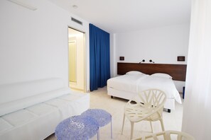 Classic Quadruple Room | Minibar, in-room safe, desk, free WiFi - Sentido Tirreno Resort (Orosei)