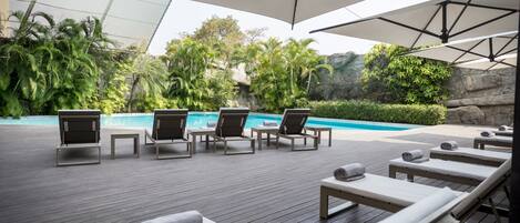 Outdoor pool, pool loungers